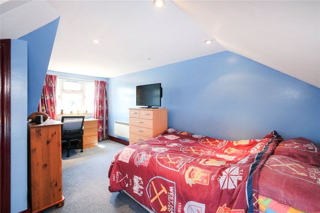 End terrace house for sale in Dawlish Drive, Seven Kings