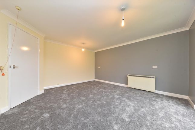 Flat for sale in The Lawns, Stevenage
