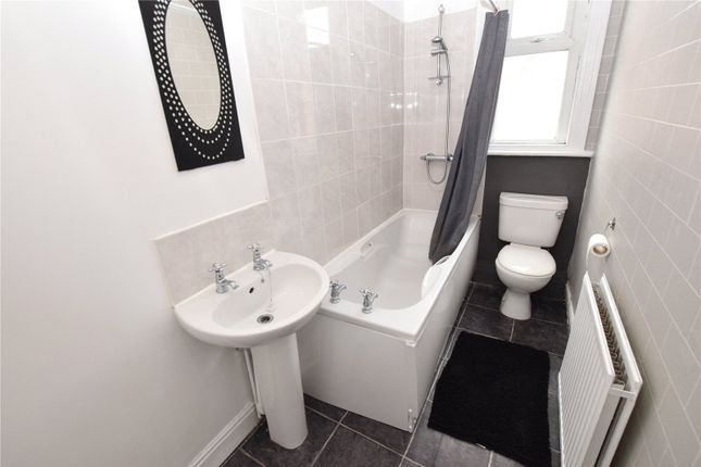 13 Highthorne View, Armley, Leeds photo 5