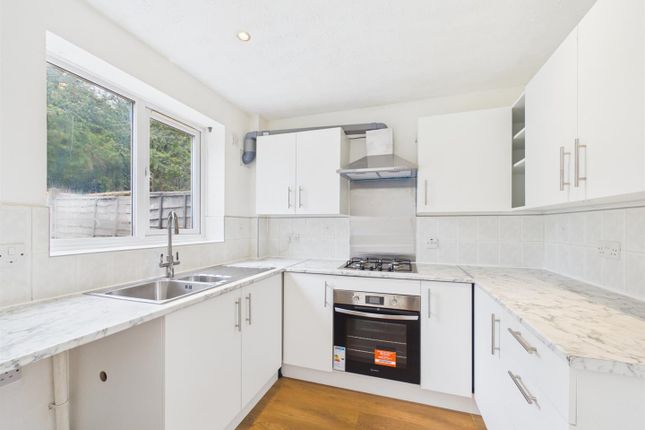 5, Caernarfon Drive, Nuneaton photo 2