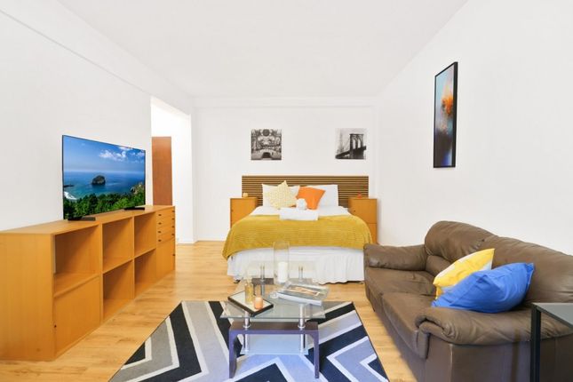 Flat 21, Broadwalk Court, 79, Palace Gardens Terrace, London photo 5
