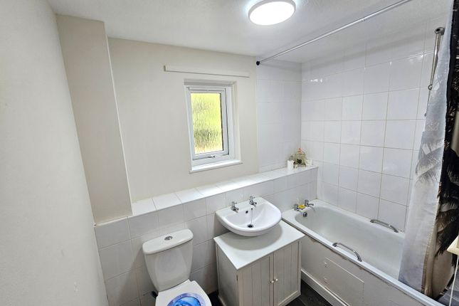 18, Crickley Crescent, Northampton photo 4