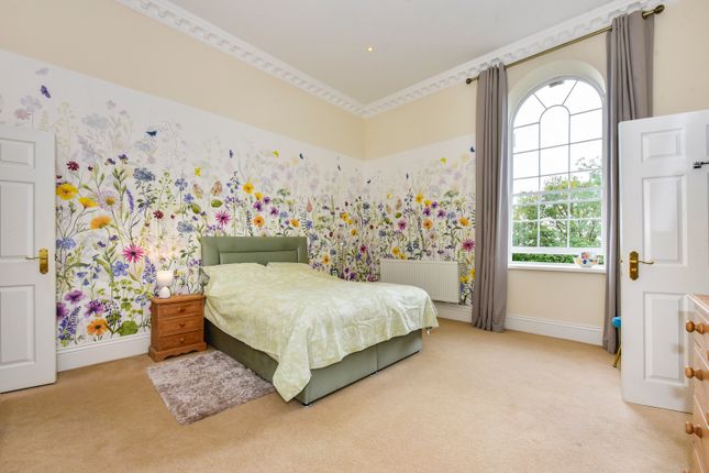 18 Loxley Court, Sheffield photo 3