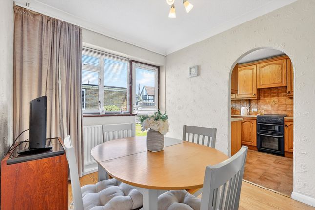 128, Kents Hill Road, South Benfleet photo 4