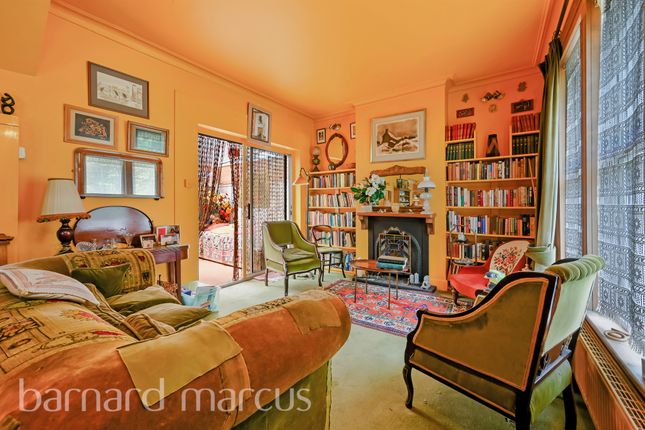 10, Lodge Avenue, London photo 3