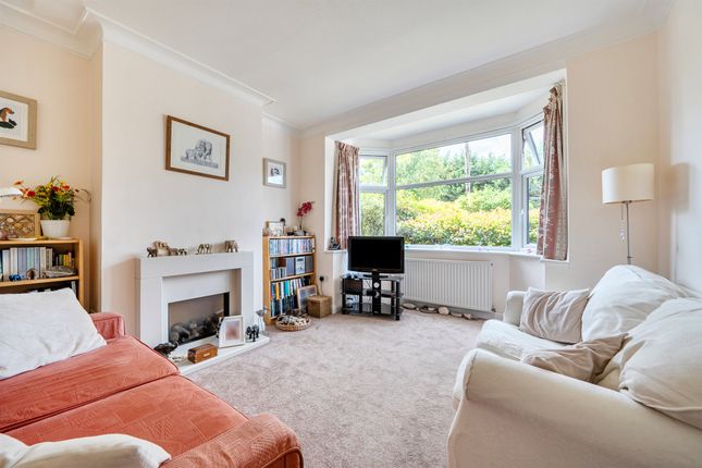 205, Churchbury Lane, Enfield photo 3
