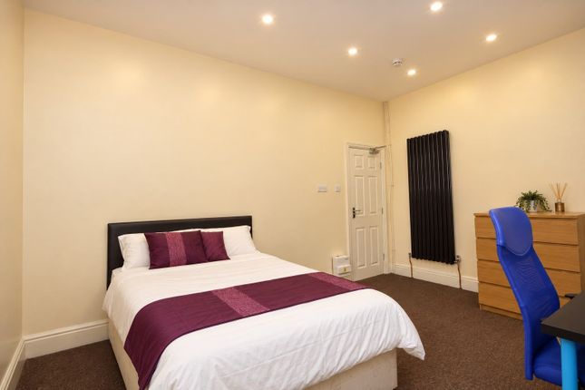 5 Carlton Road, Salford photo 4