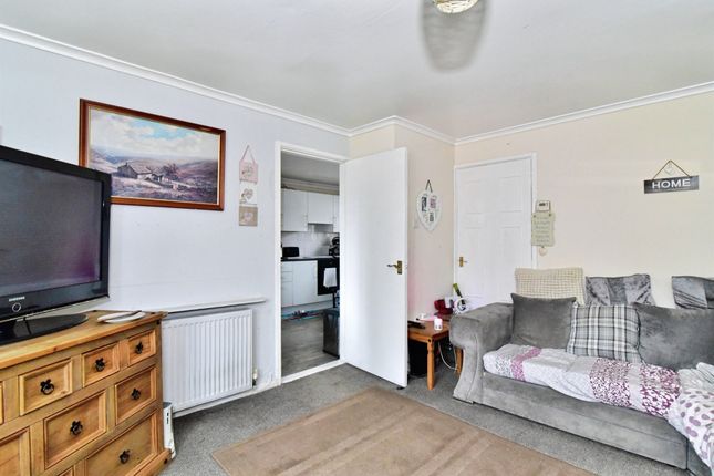 38, Weakland Crescent, Sheffield photo 4