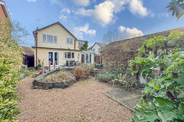 1, Englefield Close, Hawkwell photo 2