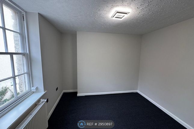 Flat   Prospect Place, Scarborough photo 3