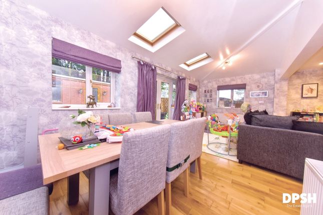 586A Whitehall Road, Leeds photo 4