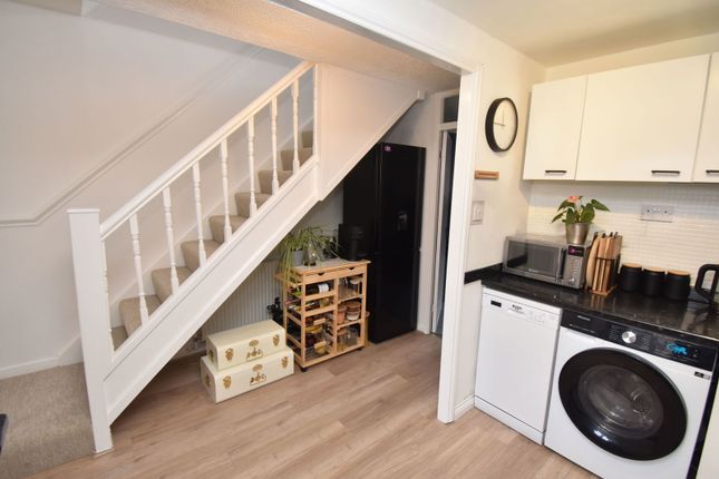 4, Turner Drive, Brierley Hill photo 4