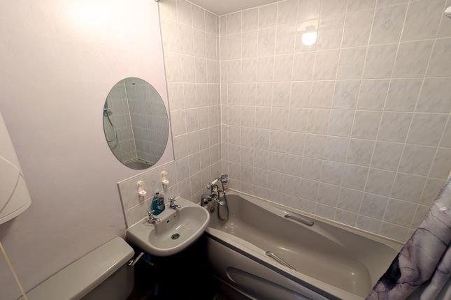 Flat for sale in Braehead Road, Glasgow