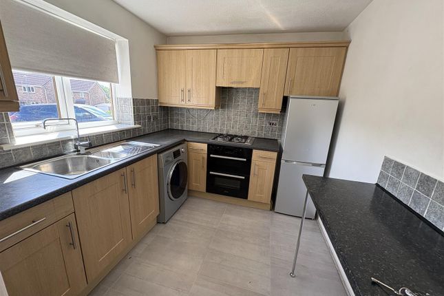 88, Greenfields, Heckmondwike photo 3