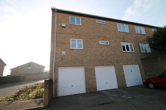 2 Bed Maisonette To Rent In Cavalier Way East Grinstead Rh19 Zoopla