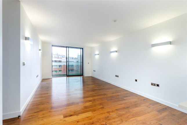 Flat to rent in Bolsover Street, London