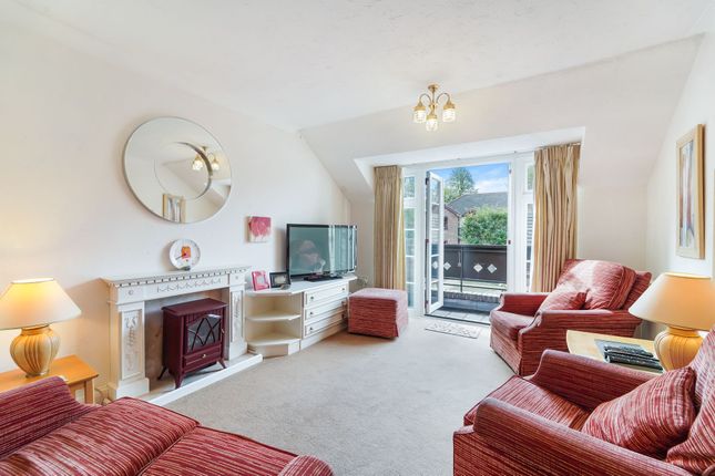 Flat 16, The Croft, Epsom photo 2