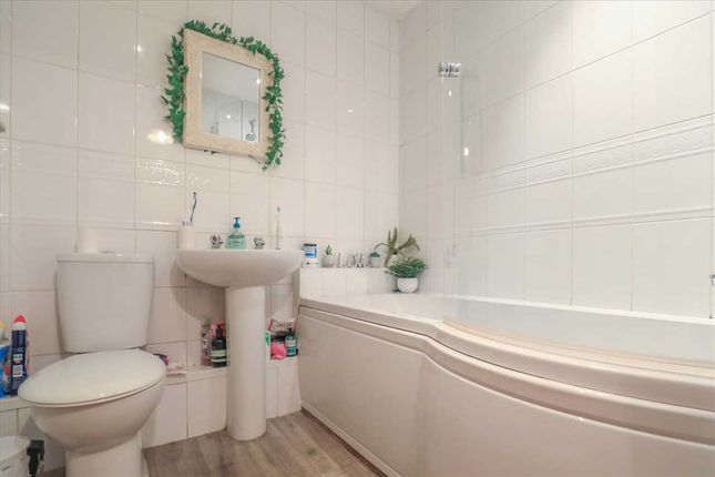 Flat 4, 12, Henry Birds Way, Northampton photo 4