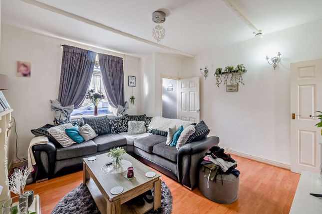 3, Dawson Street, Bradford photo 4