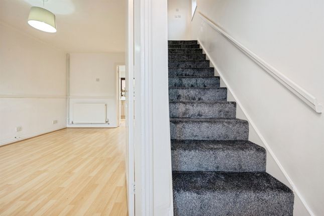 23, Eayre Court, St. Neots photo 4