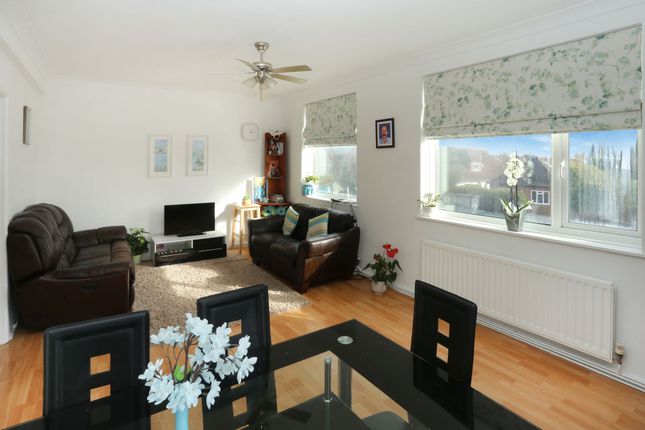 1 Solent View Court Milford Road, Lymington photo 3