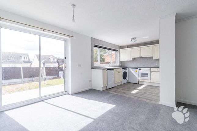 17, Bradbourne Way, Pitsea, Basildon photo 3
