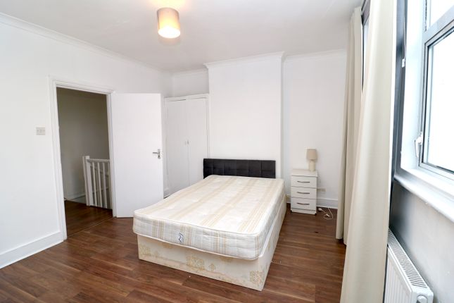 Upper Tooting Road, London photo 5