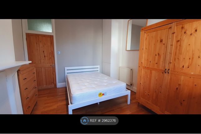 Flat, Stamford Brook Mansions Goldhawk Road, London photo 4