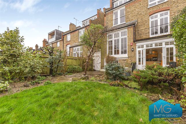 End terrace house for sale in Woodland Rise, London