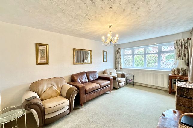 18 Kempton Grove, Stoke-On-Trent photo 3