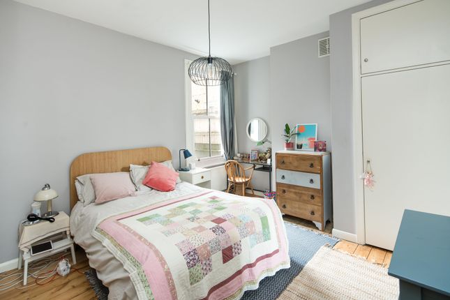 Flat for sale in Herne Hill Road, London