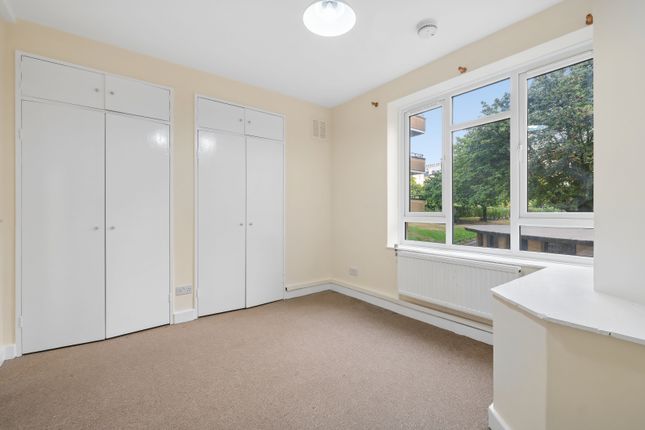 7 John Aird Court, London photo 3