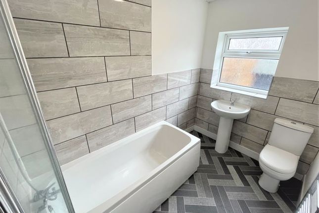 47, Dalton Drive, Manchester photo 3