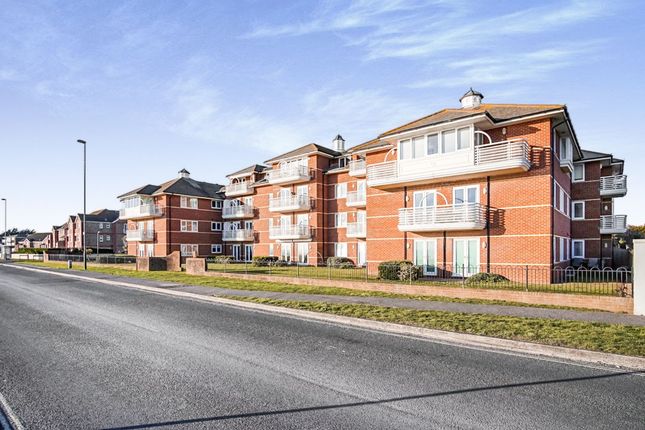 Thumbnail Flat to rent in Harsfold Road, Rustington, Littlehampton