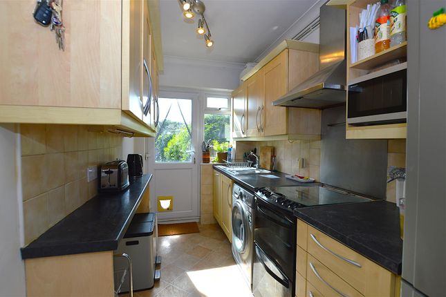 4, Old Manor Drive, Isleworth photo 4
