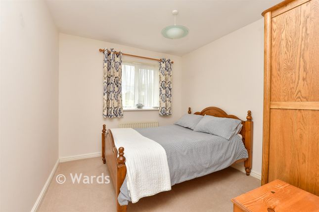 6, Scoones Close, Sittingbourne photo 3