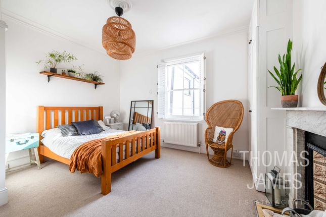 Flat for sale in Onslow Gardens, Muswell Hill