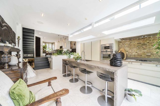 Property for sale in Knoll Road, London