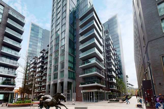 Thumbnail Flat for sale in Perilla House - Stable Walk, London