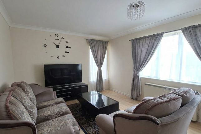 Carmichael Close, Ruislip photo 2