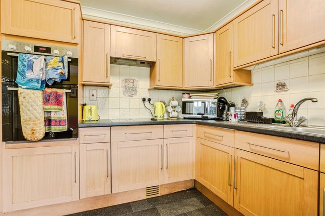 22, Stonecliffe Drive, Wakefield photo 2