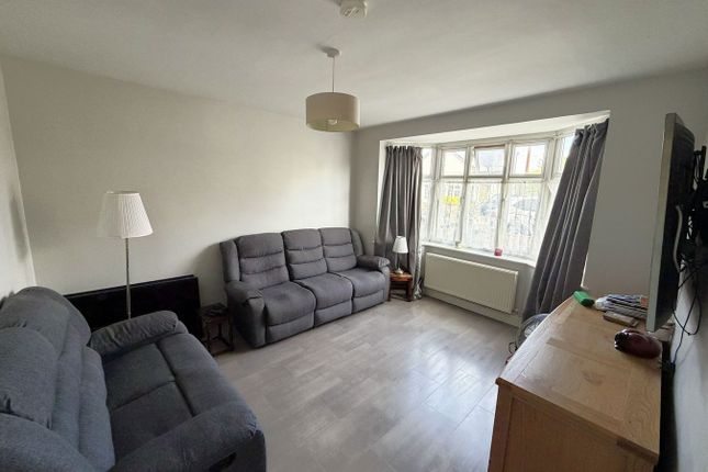 Gould Road, Feltham photo 2