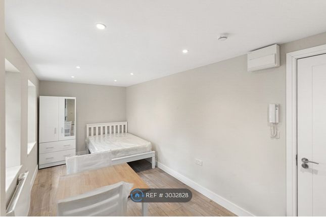 A Barnett Wood Lane, Ashtead photo 5