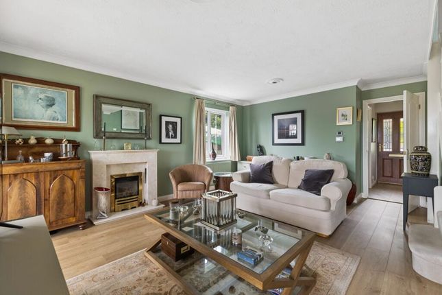 8, Oakes Court, Hungerford photo 4