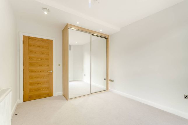 Flat to rent in St Johns Road, Harrow
