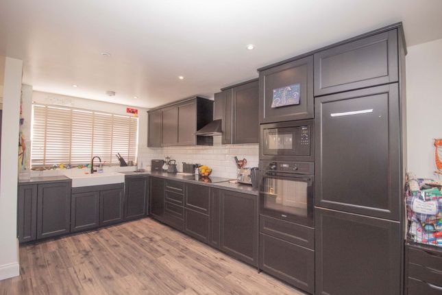 15, Wyevale Close, Pinner photo 3
