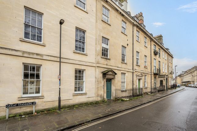 1386047-2-692d7d6...