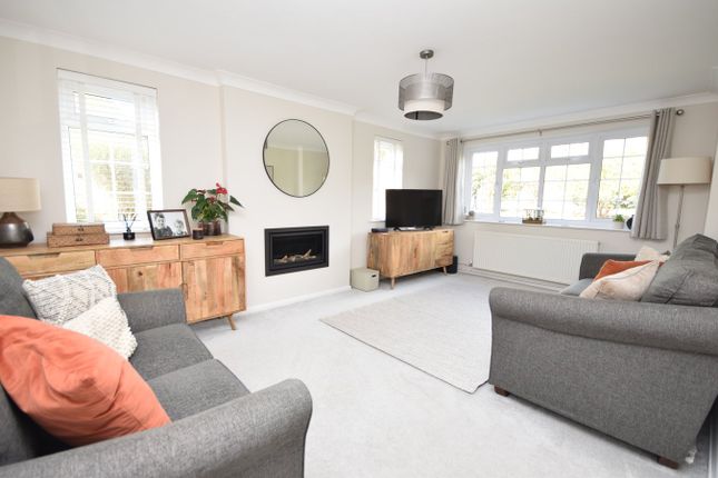 48, Windermere Way, Surrey photo 2