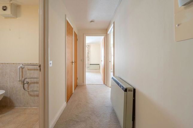 Flat 28 Oakfield House, Binswood Avenue, Leamington Spa photo 2