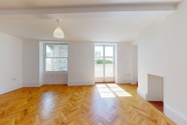 Flat 1, 18, Royal Crescent, Ramsgate photo 2